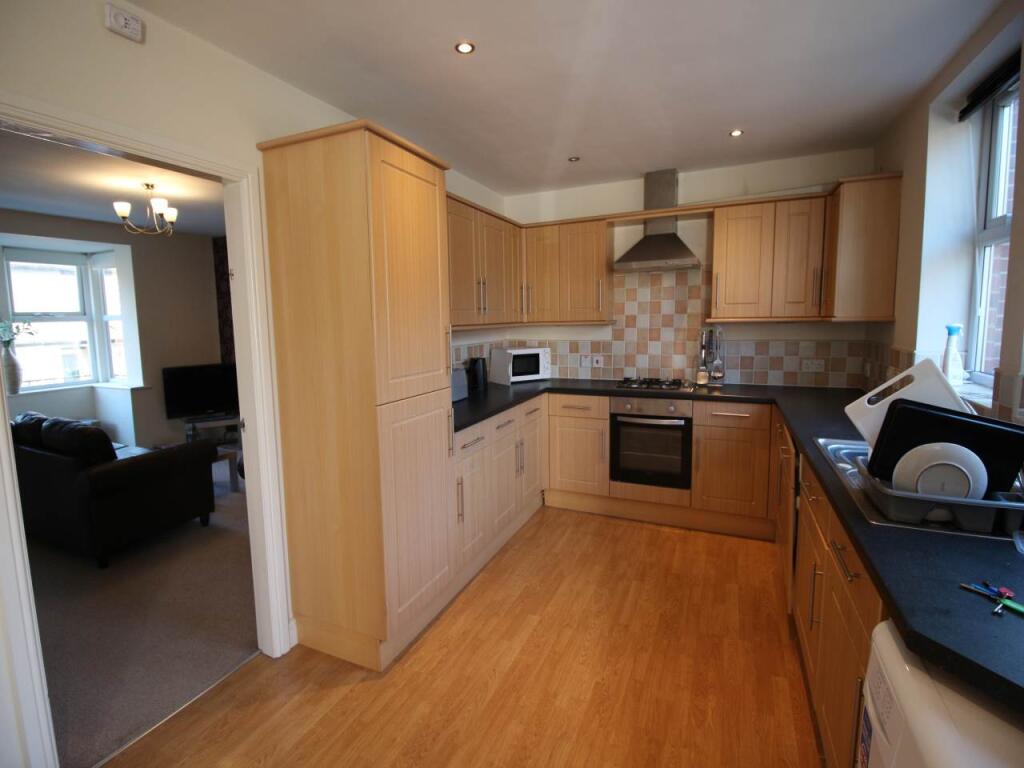 Flat Ravenswood Road in Greater London