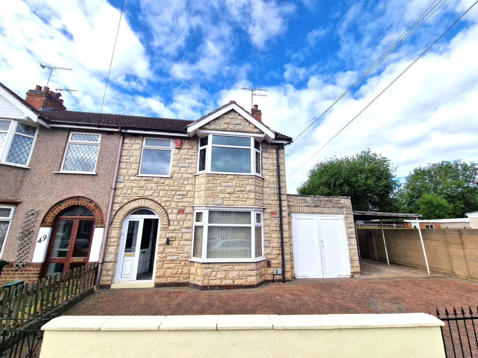 House Wycliffe Road West in Coventry