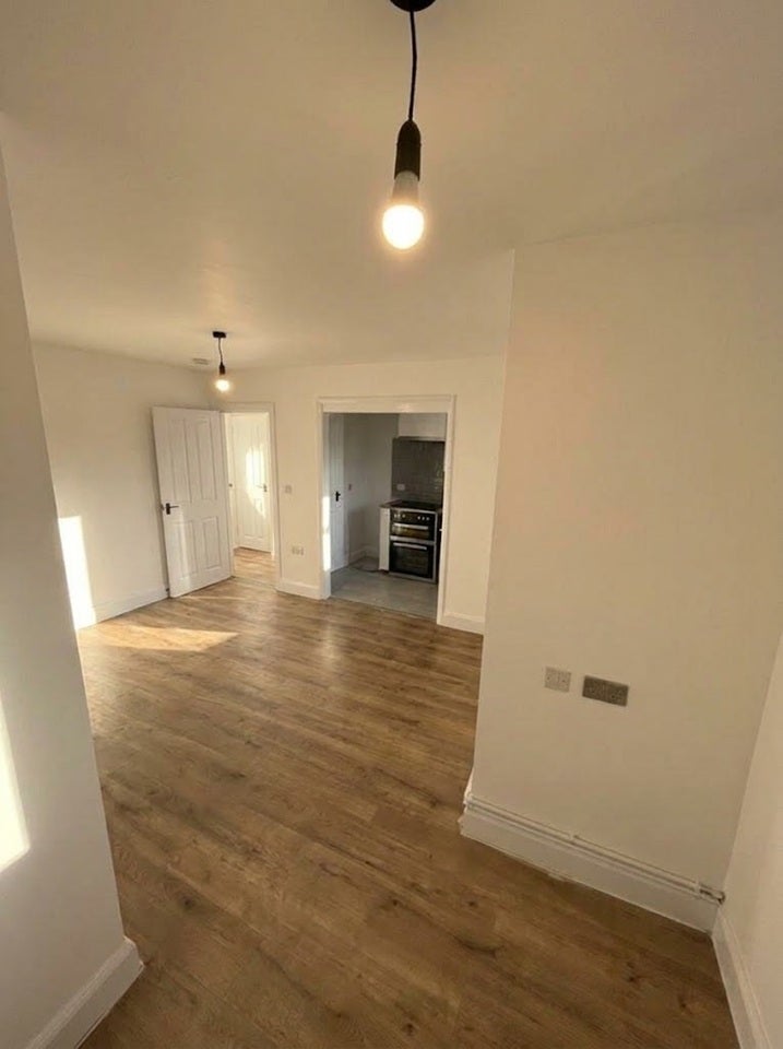 Flat Oakeshott Avenue in Greater London