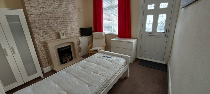 Room Mill Hill Road in Hinckley and Bosworth