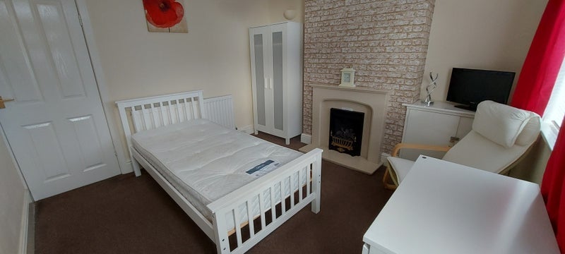 Room Mill Hill Road in Hinckley and Bosworth