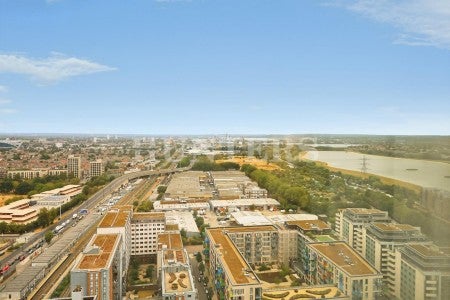 Flat Daneland Walk in Greater London