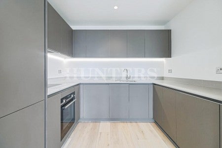 Flat Daneland Walk in Greater London