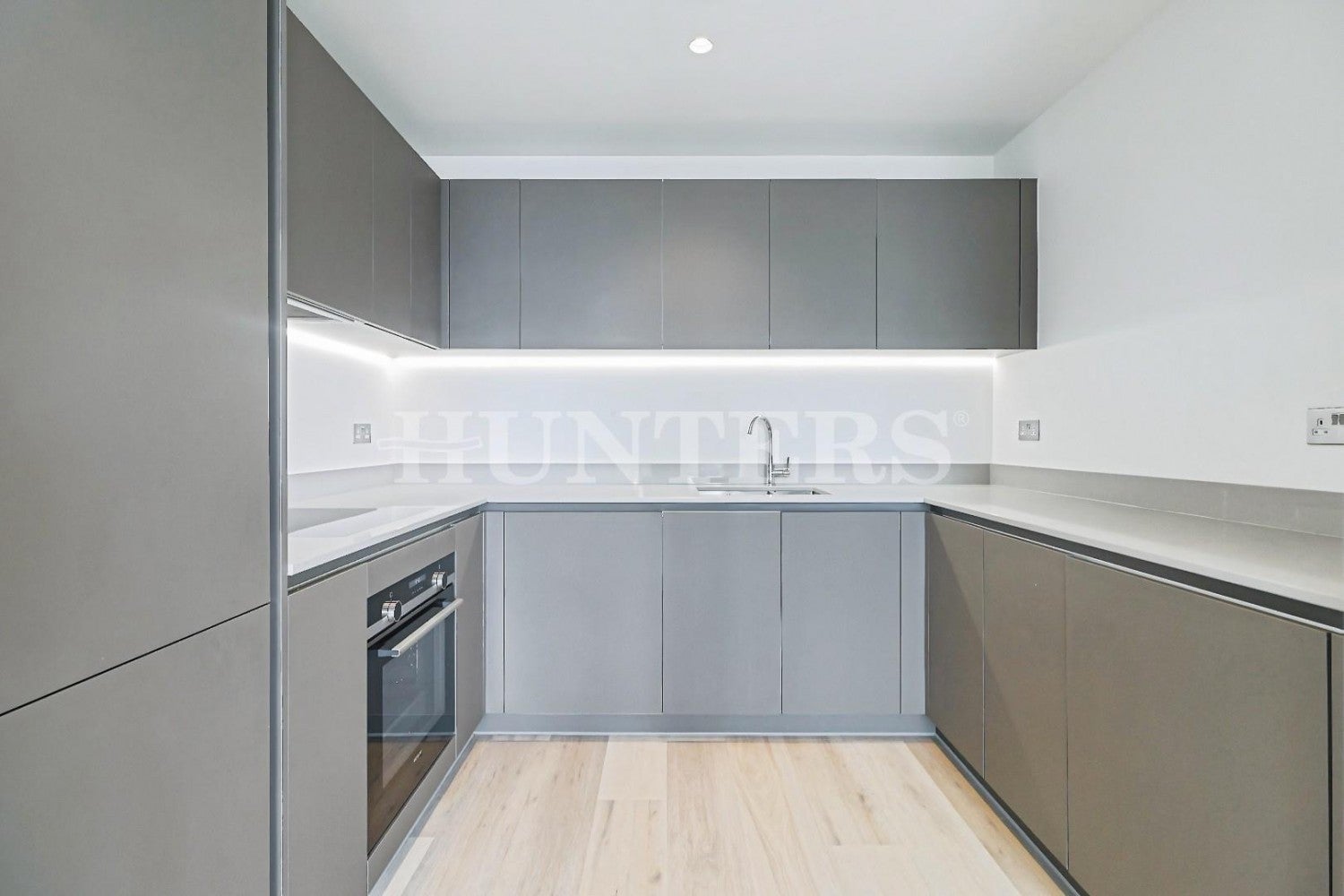 Flat Daneland Walk in Greater London