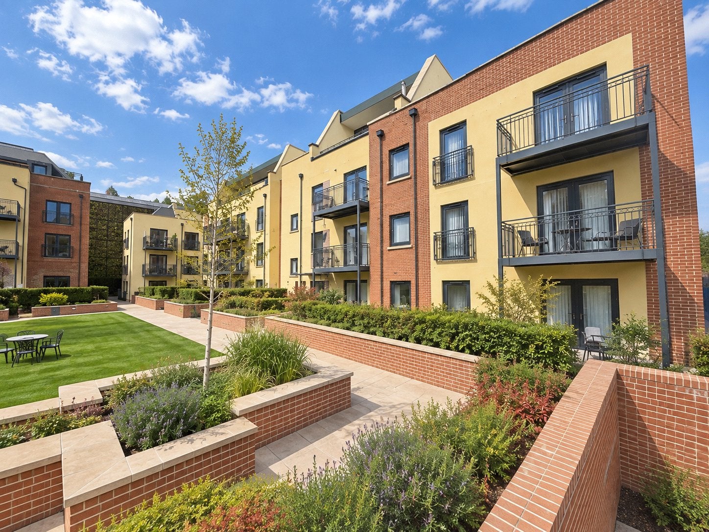 Flat Nightingale Walk in Waverley