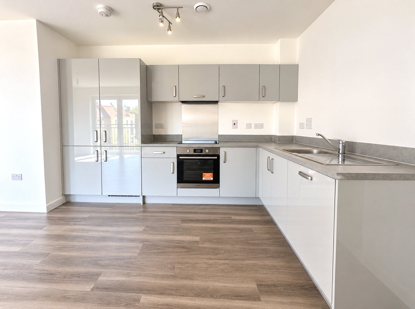 Flat Nightingale Walk in Waverley