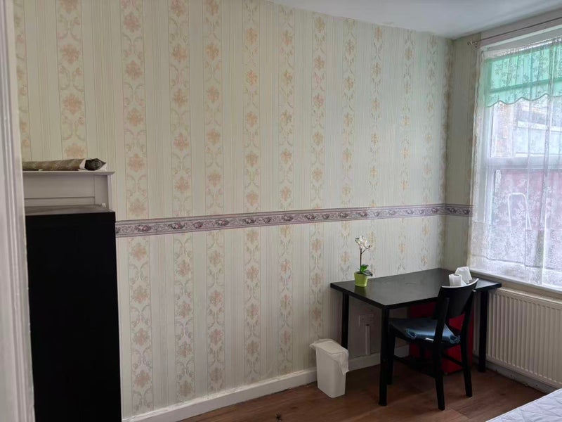 Room Tweed Mouth Road in Greater London