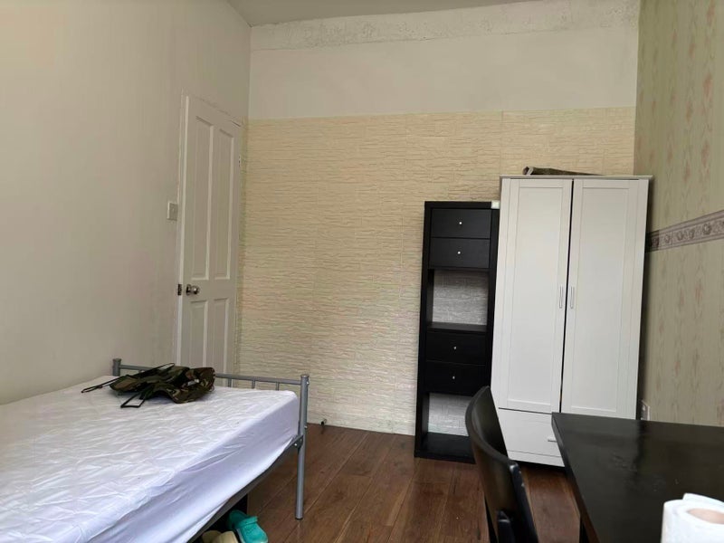Room Tweed Mouth Road in Greater London