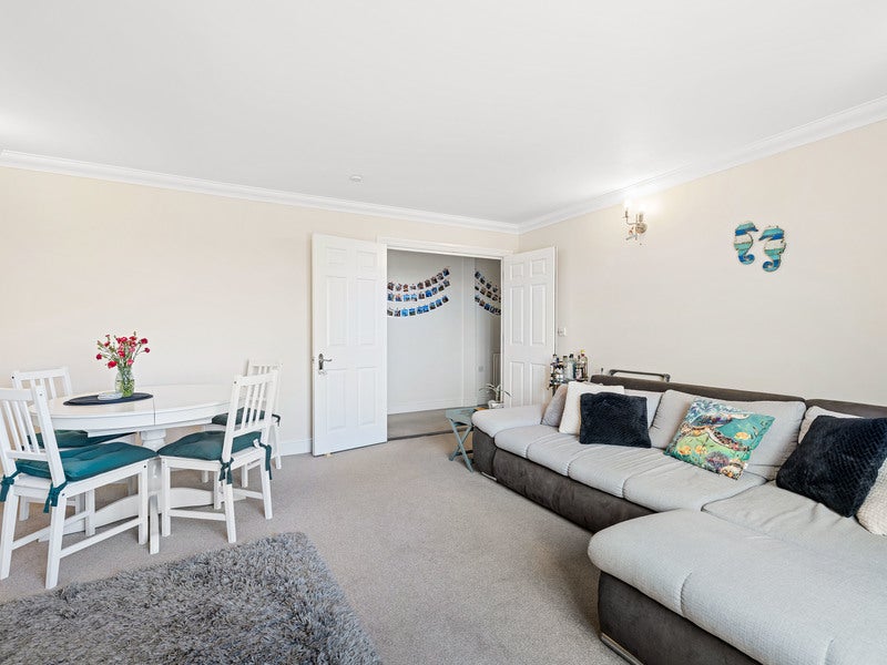 Flat Gatton Park Road in Reigate and Banstead