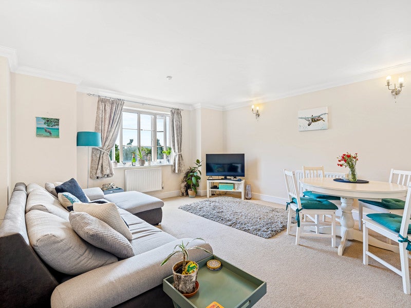 Flat Gatton Park Road in Reigate and Banstead