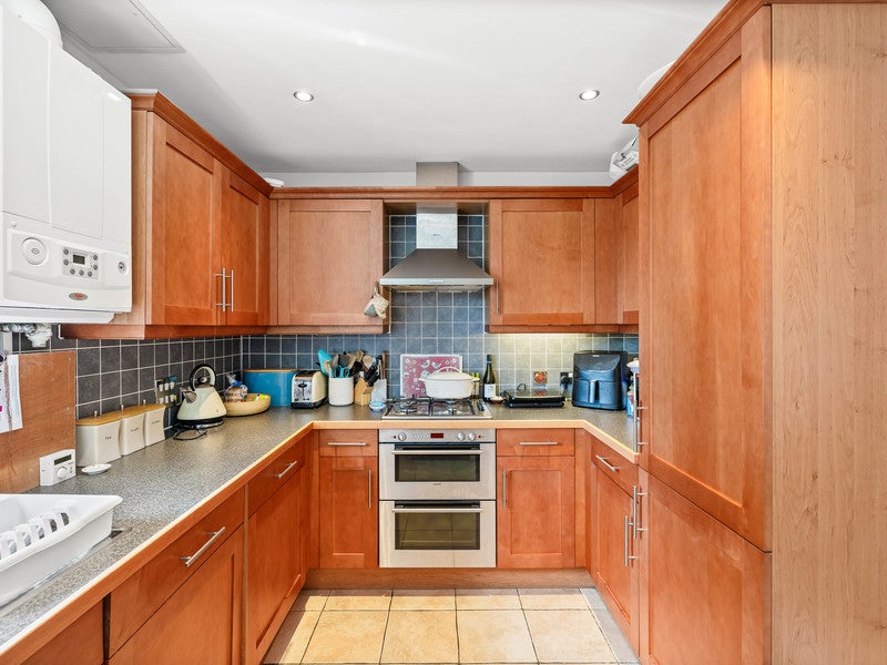 Flat Gatton Park Road in Reigate and Banstead
