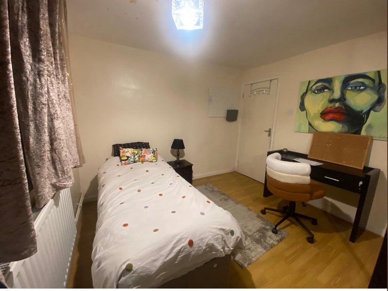 Room Rosemary Gardens in Greater London