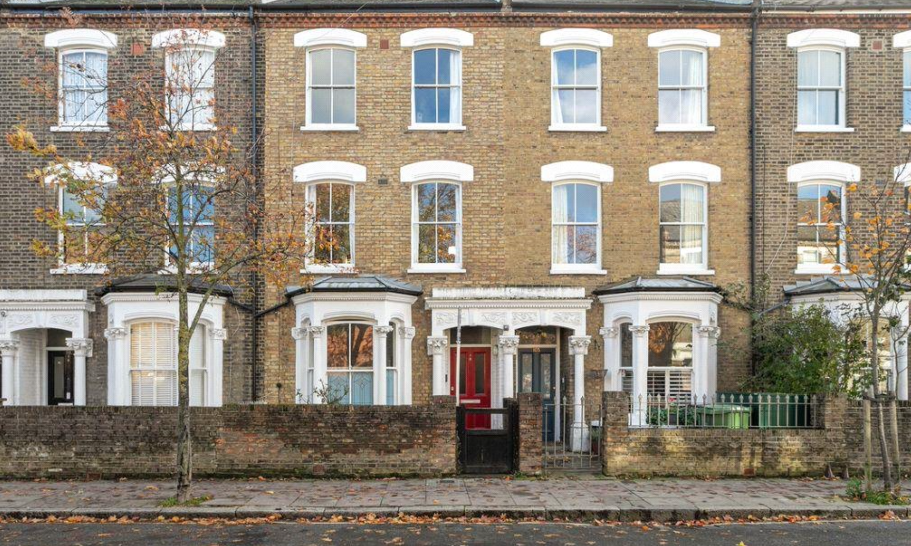 Flat Gillespie Road in Greater London