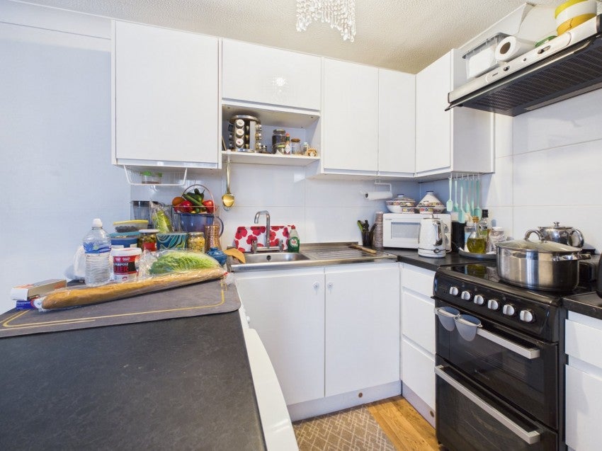 House Mountbatten Close in Slough