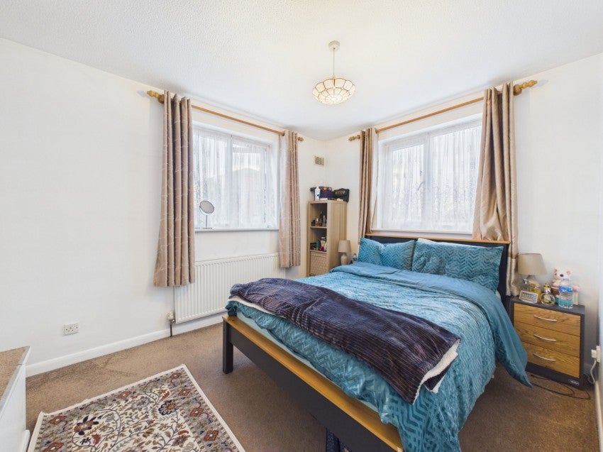 House Mountbatten Close in Slough