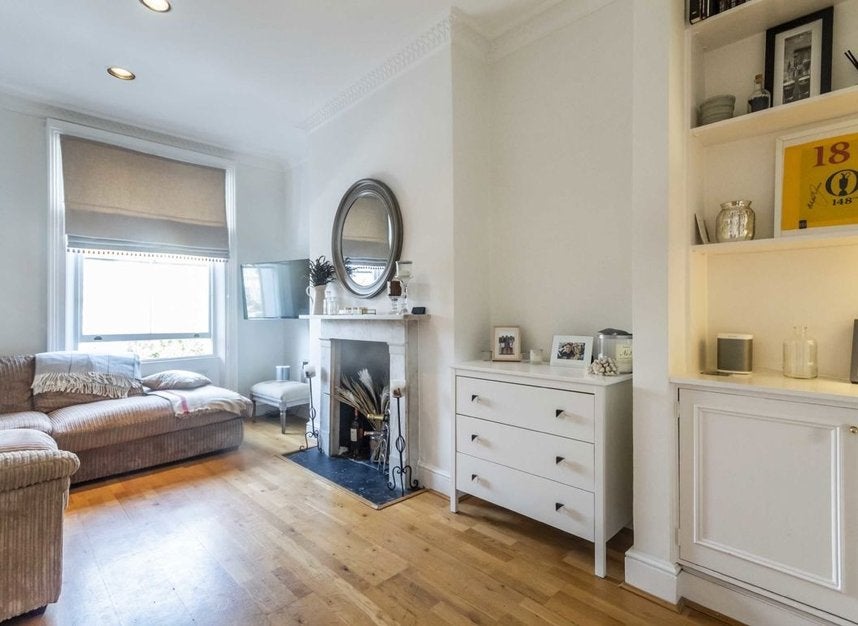 Flat Moore Park Road in Greater London
