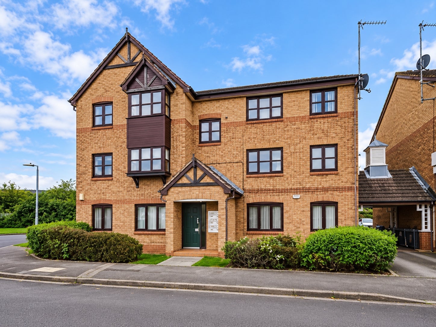 House Lowdale Close in Hull