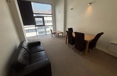 Flat Beckhampton Street in Swindon