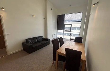 Flat Beckhampton Street in Swindon