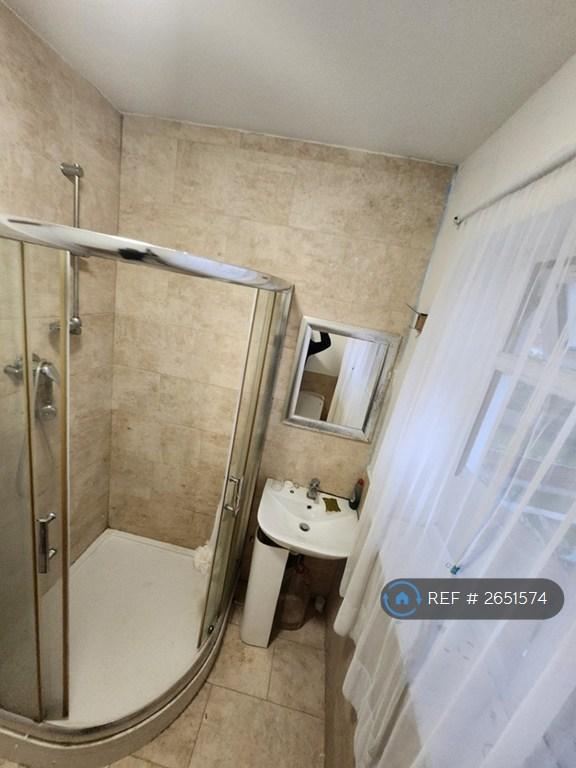 Room Beechwood Avenue in Greater London
