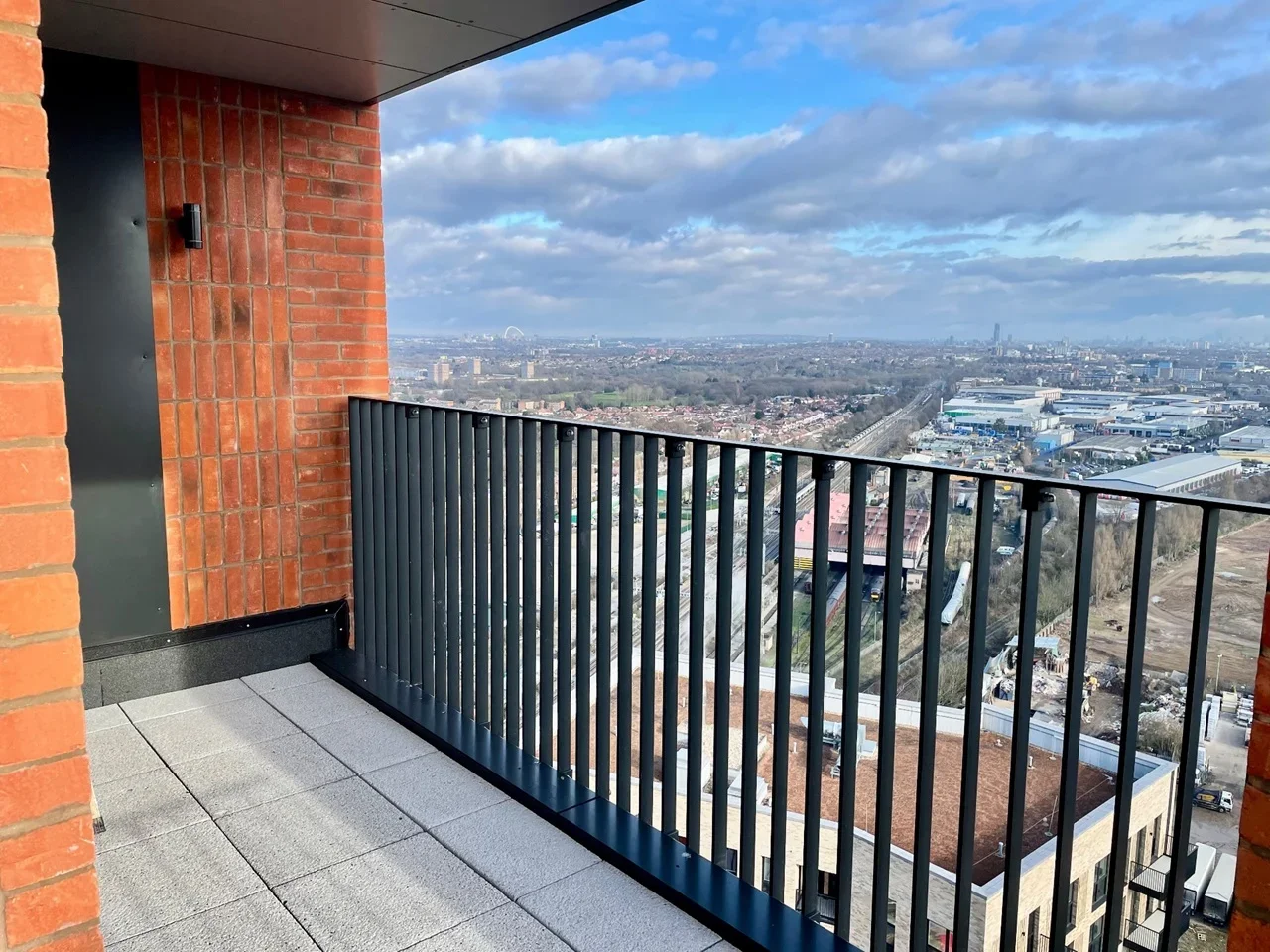 Flat Healum Avenue in Greater London