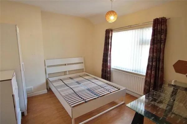 Room Terry Road in Coventry