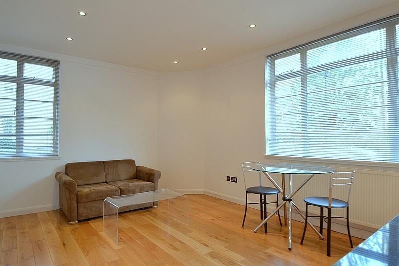 Flat Sloane Avenue in Greater London