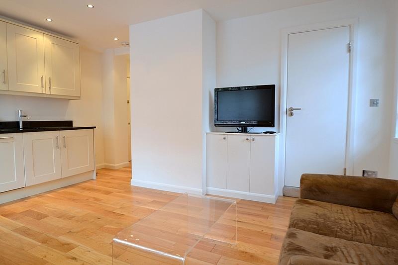 Flat Sloane Avenue in Greater London