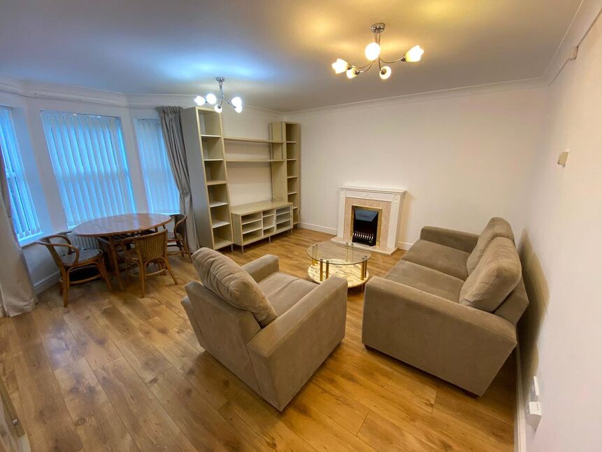 Flat Jesmond Road in Newcastle upon Tyne