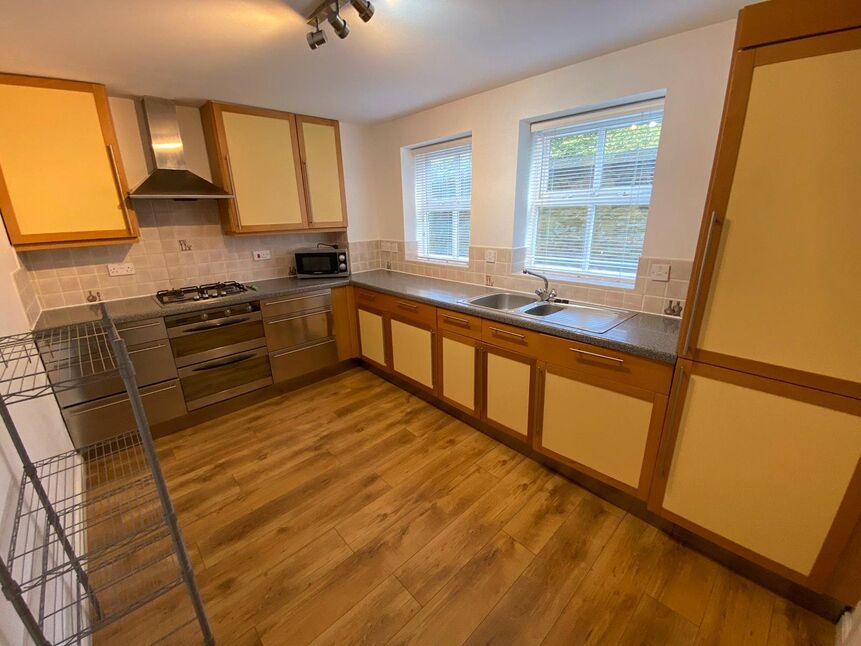 Flat Jesmond Road in Newcastle upon Tyne
