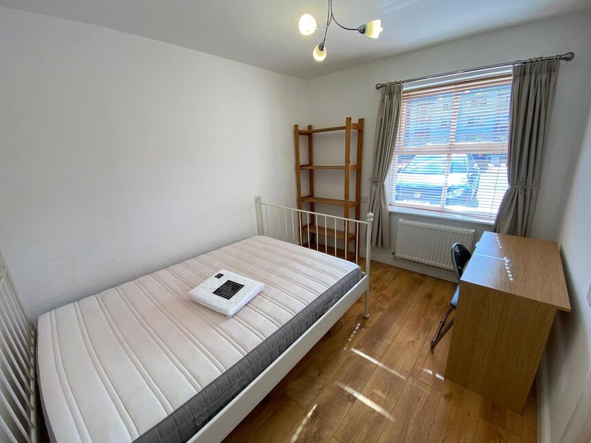 Flat Jesmond Road in Newcastle upon Tyne