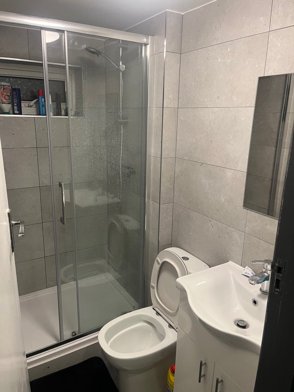 Room Datchet Road in Greater London