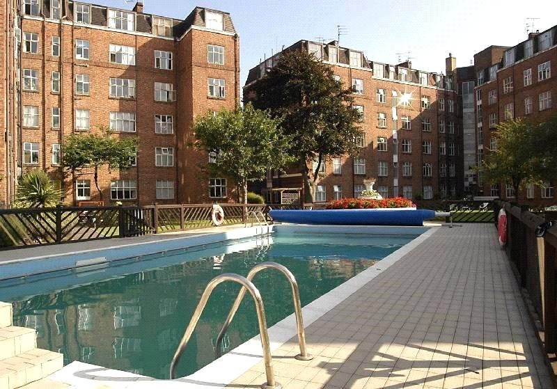 Flat Wellesley Road in Greater London
