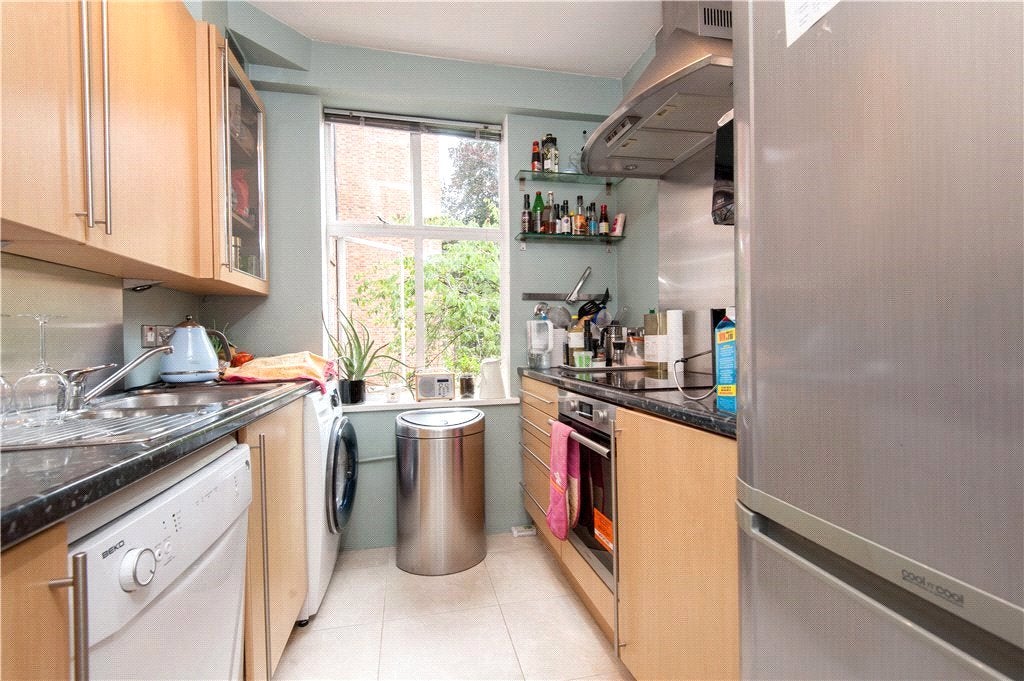 Flat Wellesley Road in Greater London