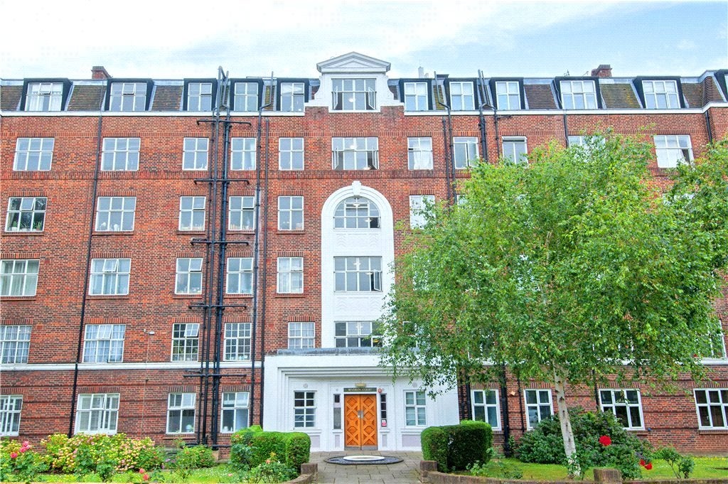 Flat Wellesley Road in Greater London