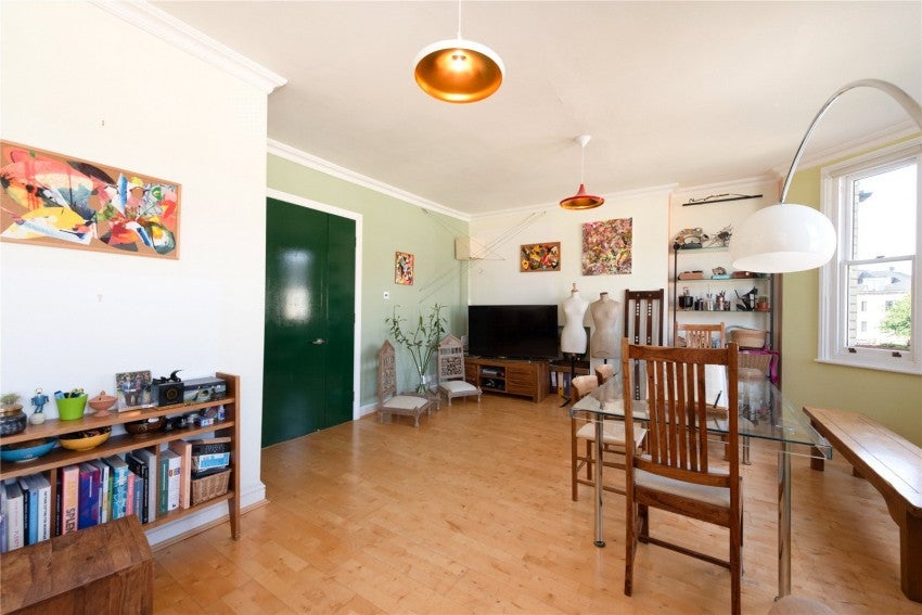 Flat Crossfield Road in Greater London