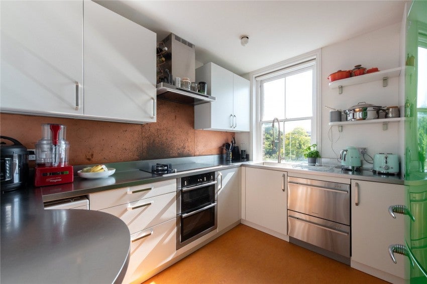Flat Crossfield Road in Greater London