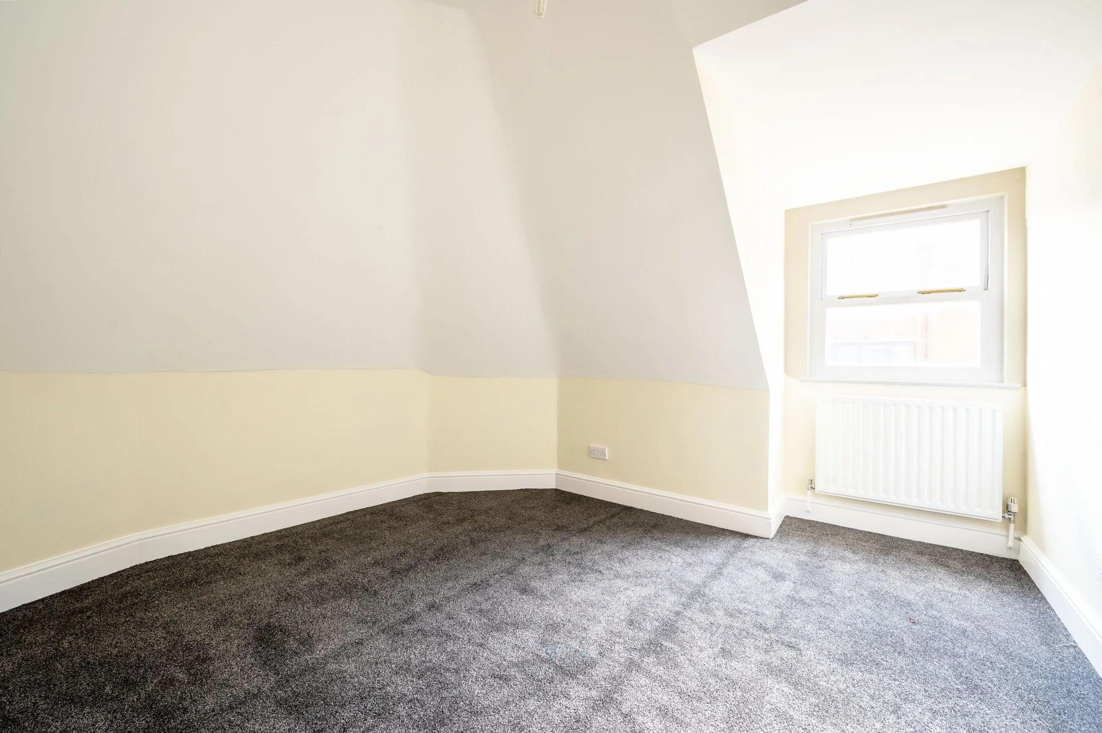 Flat Goldsworth Road in Woking