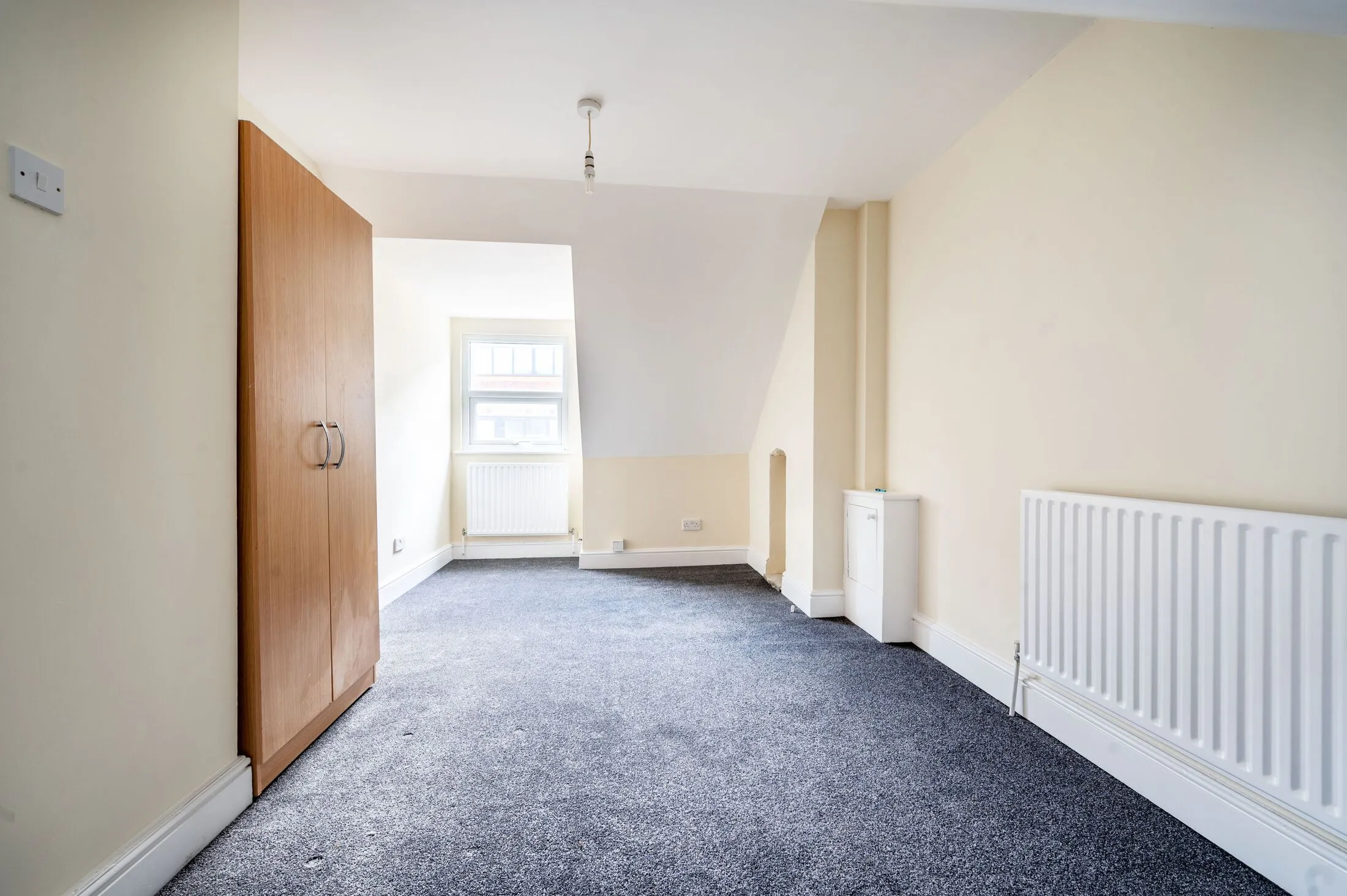 Flat Goldsworth Road in Woking