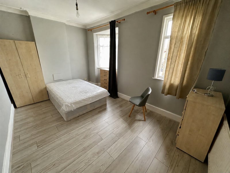 Room Ewart Grove in Greater London