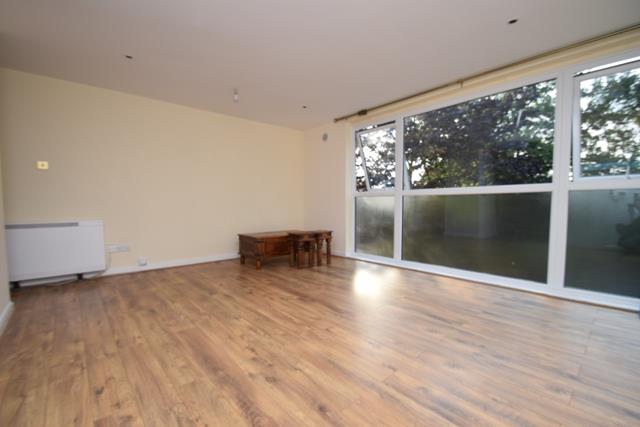 Flat Dormans Close in Greater London