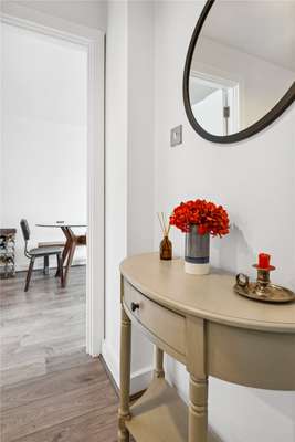 Flat Hardwicks Square in Greater London