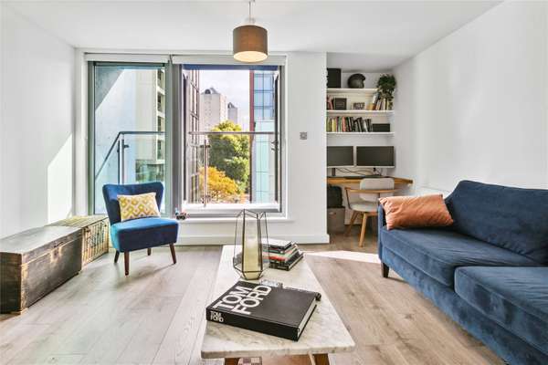 Flat Hardwicks Square in Greater London
