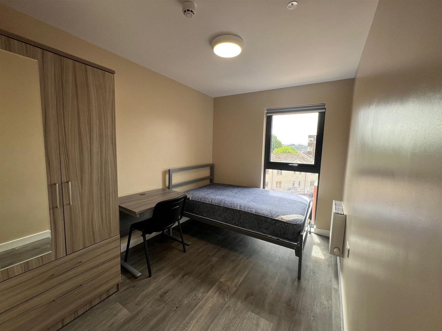 Room Hepburn Road in Bristol