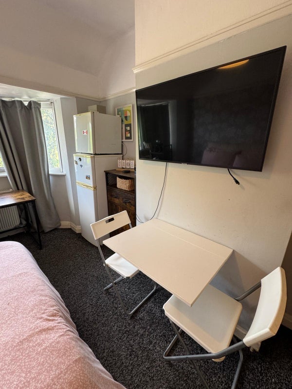 Room Monks Park Gardens in Greater London