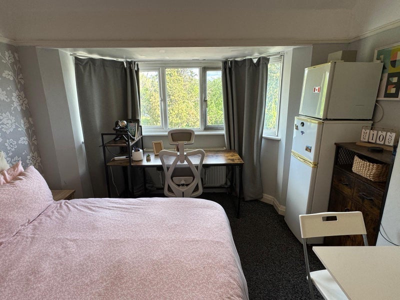 Room Monks Park Gardens in Greater London