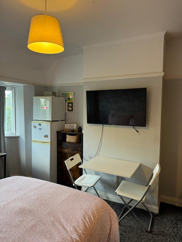 Room Monks Park Gardens in Greater London