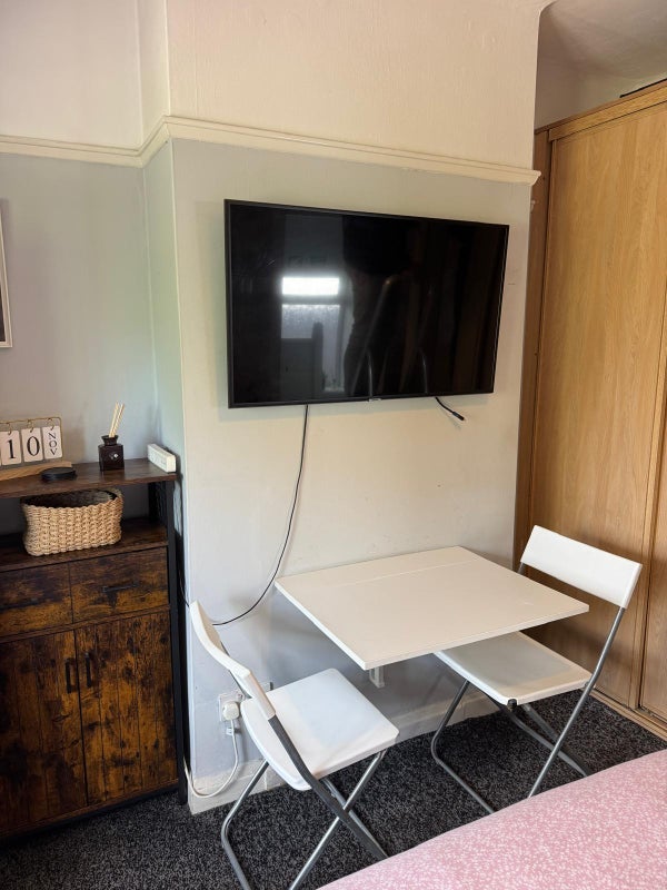 Room Monks Park Gardens in Greater London