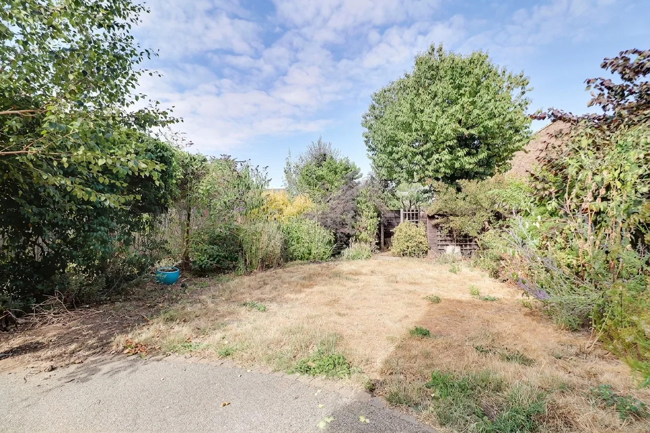 House Arnhem Close in Huntingdonshire