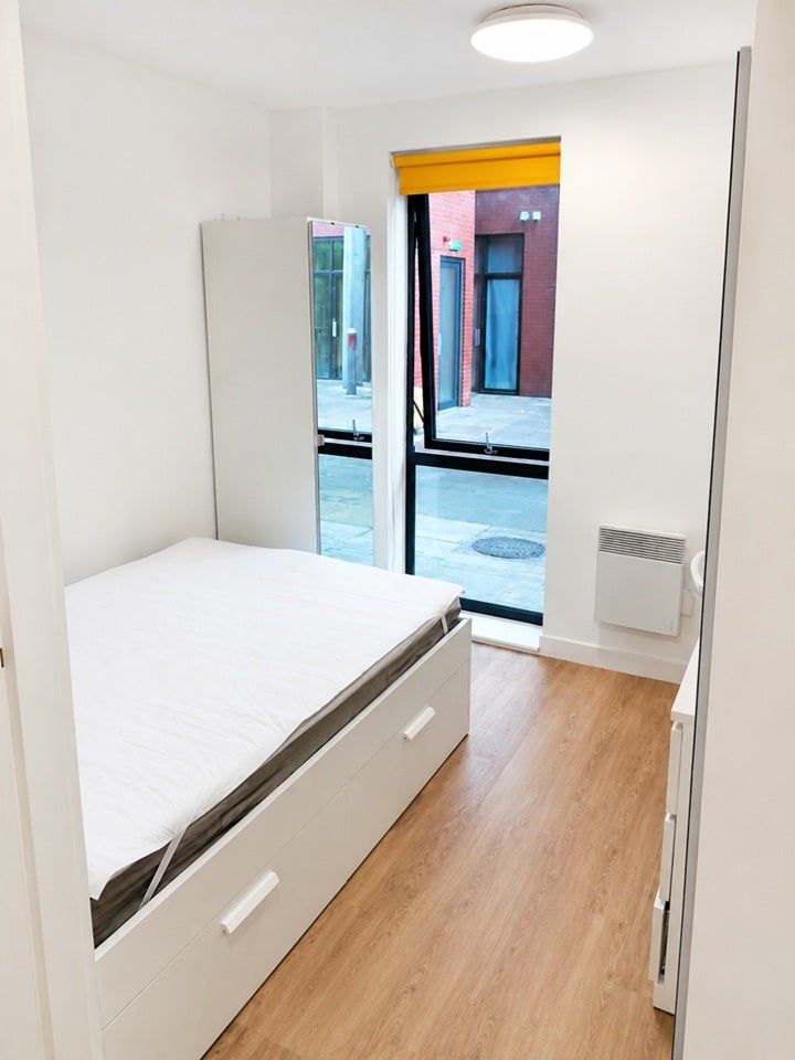 Room Chapel Street in Salford